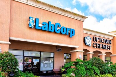 Labcorp Positioned For Gradual Upside With Resilient Margins And Dividend Support