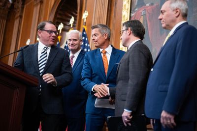 Duffy says shutdown threatens air traffic control student aid - Roll Call