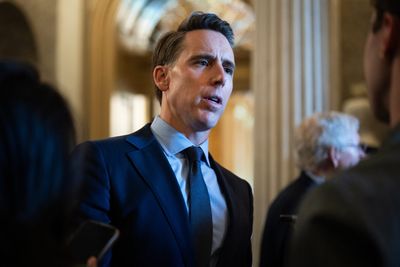 Senators unveil bipartisan chatbot child safety bill - Roll Call