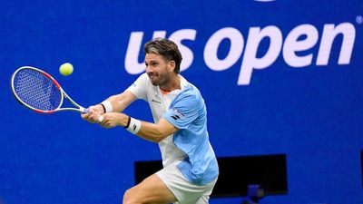 Cameron Norrie, No. 35 Player in World, Stuns Carlos Alcaraz in Paris Masters