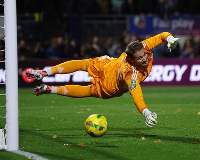 Lecomte’s three shootout saves spare Fulham’s blushes against Wycombe