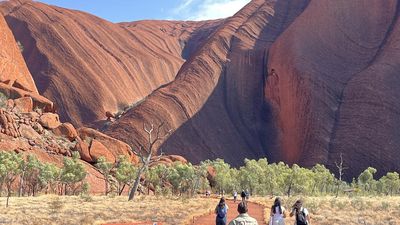 Anangu people seek business share of Uluru tourism
