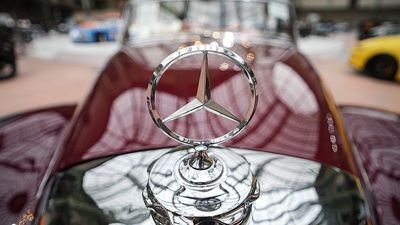 Mercedes sees quarterly profit plunge on China weakness and US tariffs