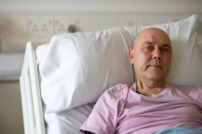 Father stubs his toe and breaks his neck – only to find out he has cancer