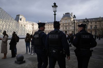 Police say Louvre defenses lagged as jewel-heist suspects near custody cutoff