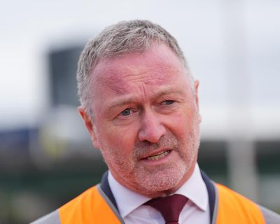 Councils in England face clampdown on four-day working weeks