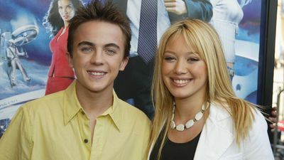 Frankie Muniz Hasn’t Spoken To Hilary Duff Since 2003 ‘Cos Of BTS Drama Involving Her Mum