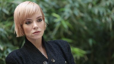 This Is How Lily Allen’s Banquette Seating Transforms Her Chic French Kitchen into a Surprisingly Smart, Space-Optimized Masterpiece