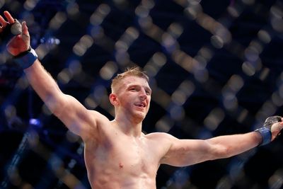 UFC’s Dan Hooker on why he’ll make ‘super-freak’ athlete Arman Tsarukyan look ‘like an idiot’