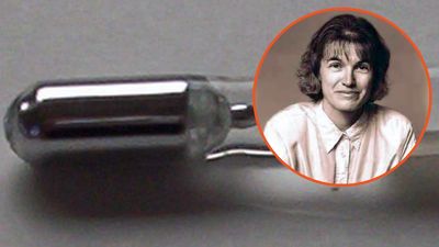 Scientist spills few drops of mercury on her latex glove. She would spend the next 10 months fighting for her life