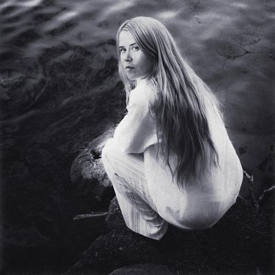 Anna von Hausswolff: Iconoclasts review – exhilarating, euphoric goth songcraft