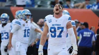 Aidan Hutchinson's Mom Posted Sweetest Photo After Son's Contract Extension With Lions