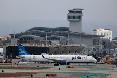 Passengers injured after JetBlue flight makes emergency landing in Tampa with flight control issue