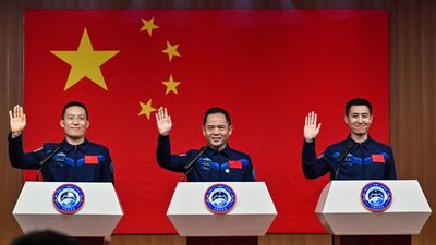 China reveals crew for Shenzhou 21 mission to Tiangong Space Station, including nation's youngest astronaut (video)