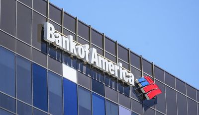 BofA CEO Warns Shutdown Could Slow Economy; Economist Sees Rising Recession Risk (CORRECTED)