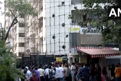 Police shoot dead man who took 17 children hostage at Indian acting studio