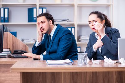 11 Work Habits That Make Women Appear Less Confident