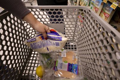 SNAP recipients can get 50% off groceries ahead of benefits pause as Instacart and DoorDash offer discounts