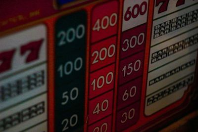 How Online Casino Bonuses Really Work: Lessons From Stake’s Reward System