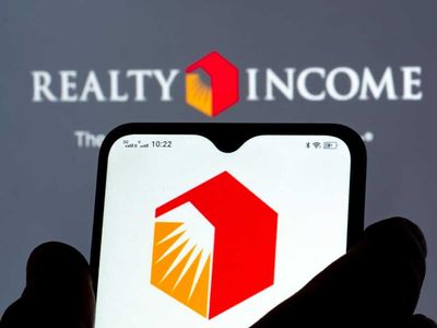 Are Wall Street Analysts Predicting Realty Income Stock Will Climb or Sink?