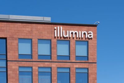 DNA Sequencing Firm Illumina Sees Strong Clinical Market Momentum, Stock Soars