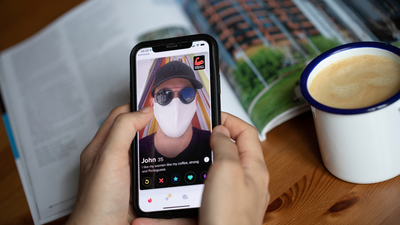 Woman’s first date turns into a bank heist after her Tinder match says ‘Step on it!’