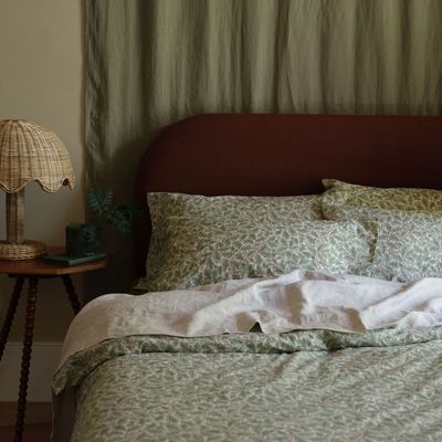 I don't need any more bedding, but these super-pretty Morris & Co bed sheets from Piglet in Bed have persuaded me to make space