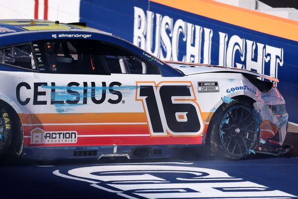 Surprise tire issues wreak havoc during only NASCAR Cup practice in Phoenix