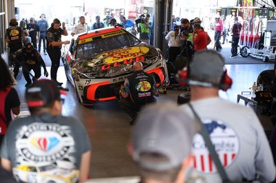 Final 4 crew chiefs push the edge on tires in championship practice
