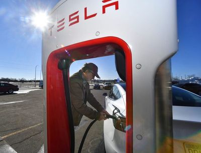 Michael Dell Joins Cathie Wood, Jim Cramer To Defend Elon Musk's $1 Trillion Tesla Pay: '...Shareholders Will Win Big Through'