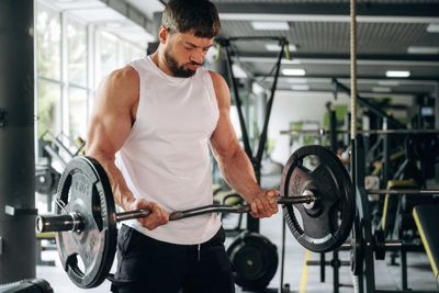 9 Barbell Lifts Men Should Master Before 30