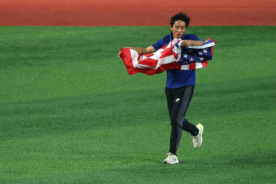 Dodgers fan who ran onto field brandishing Stars and Stripes loudly booed in Toronto