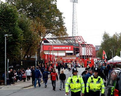 Burnley 0-2 Arsenal, Nottingham Forest 2-2 Manchester United, and more: football – as it happened