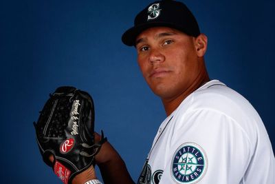 Former MLB pitcher Yoervis Medina dead at 37 after suffering heart attack and crashing car