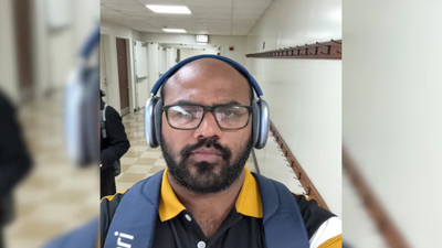 Passenger stabs two teens with a fork on flight. Then he pretended to shoot himself