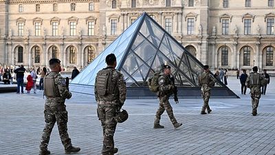 Louvre burglary: Two new suspects under investigation, three released