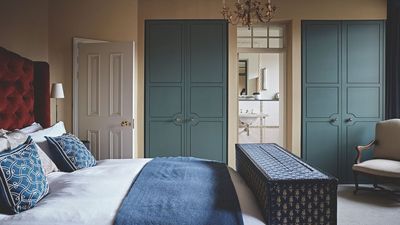 The One Color Designers Always Avoid in Guest Bedrooms (and What to Use Instead)
