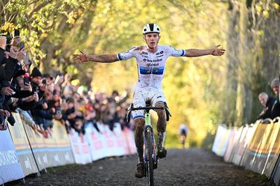 Koppenbergcross: European champion Thibau Nys solos to victory in first cyclocross race of his season