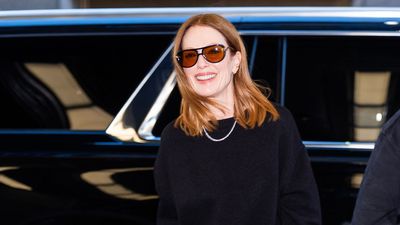 Julianne Moore’s simple but stylish weekend outfit formula is the cosy, fashionable inspiration we needed