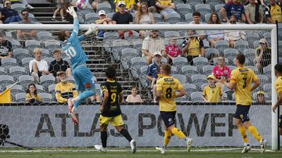 Redmayne heroics help Mariners snag Phoenix draw