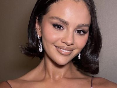 Selena Gomez's 'Scary' Transformation: Fans Argue Over Cheek and Chin Changes