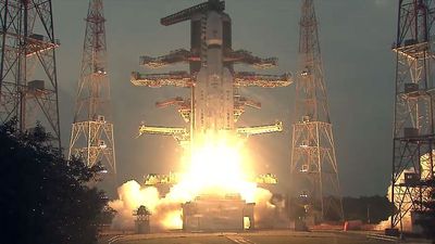 India launches a huge military communications satellite to orbit using its most powerful rocket (video)