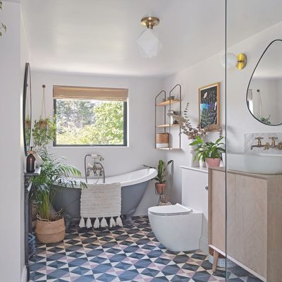 I'm a maximalist but I would never choose this style for my bathroom lighting - here's why