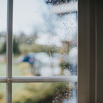 The 4 simple tricks that stopped condensation from forming on my bedroom windows – I no longer have to wipe my windows down every morning
