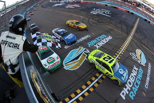 Kyle Larson steals NASCAR Cup title in overtime; Blaney wins wild Phoenix finale