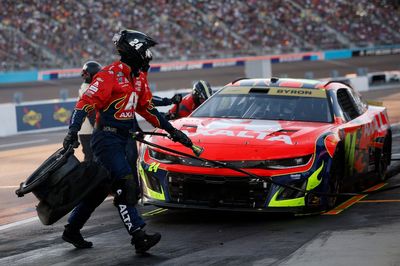 "It just doesn't seem right" - William Byron apologizes to Hamlin for caution