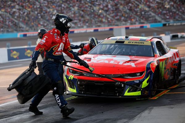 "It just doesn't seem right" - William Byron apologizes to Hamlin for caution