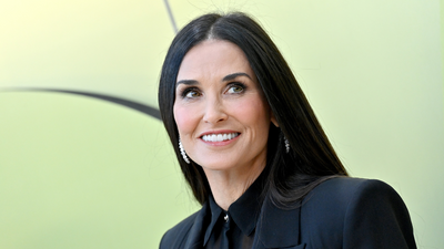 Inside Demi Moore’s Living Room: How a Bold, Jewel-Toned Geometric Sofa Transforms Ordinary Seating Into Stunning, Gallery-Worthy Art