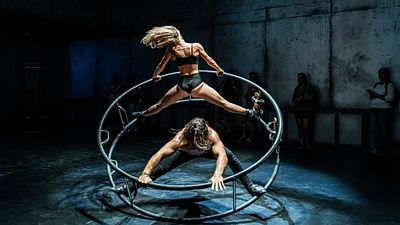 Walk My World: No seating, no stage, new Budapest show reimagines theatre and circus experience