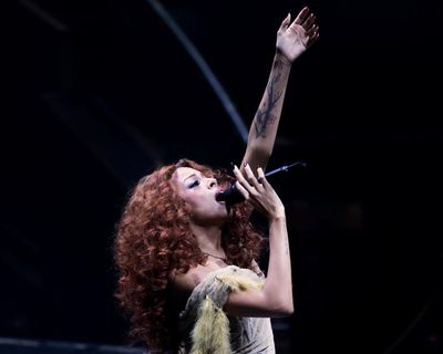 Ravyn Lenae review – art-school dreamer at ease with her own melancholy